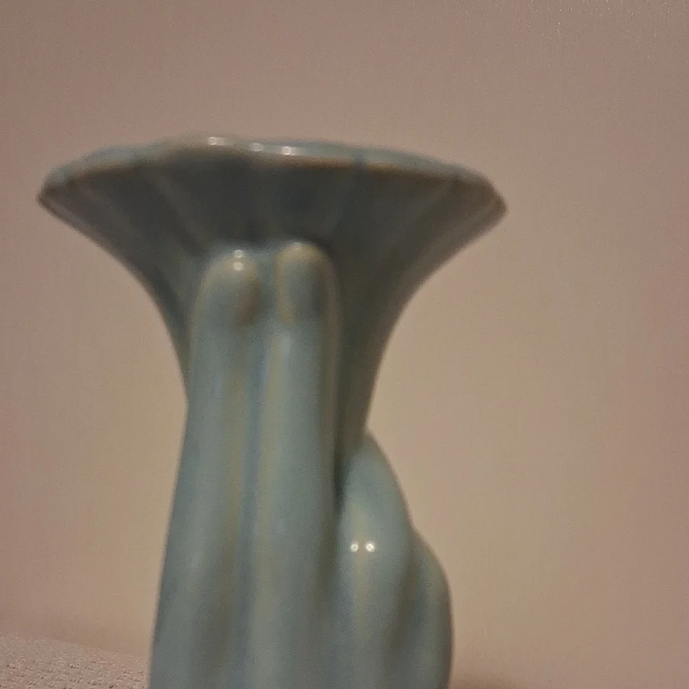 🌷 Vintage Shawnee Pottery Blue Tulip Hand Vase – USA, 1940s